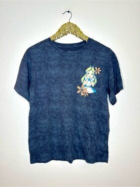 NWOT Disney Alice In Wonderland Not All Who Wander Are Lost Graphic Tee S
